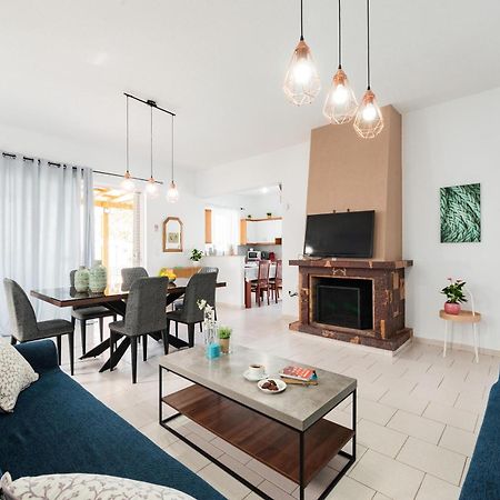 Villa Perla Lardos Bagian luar foto